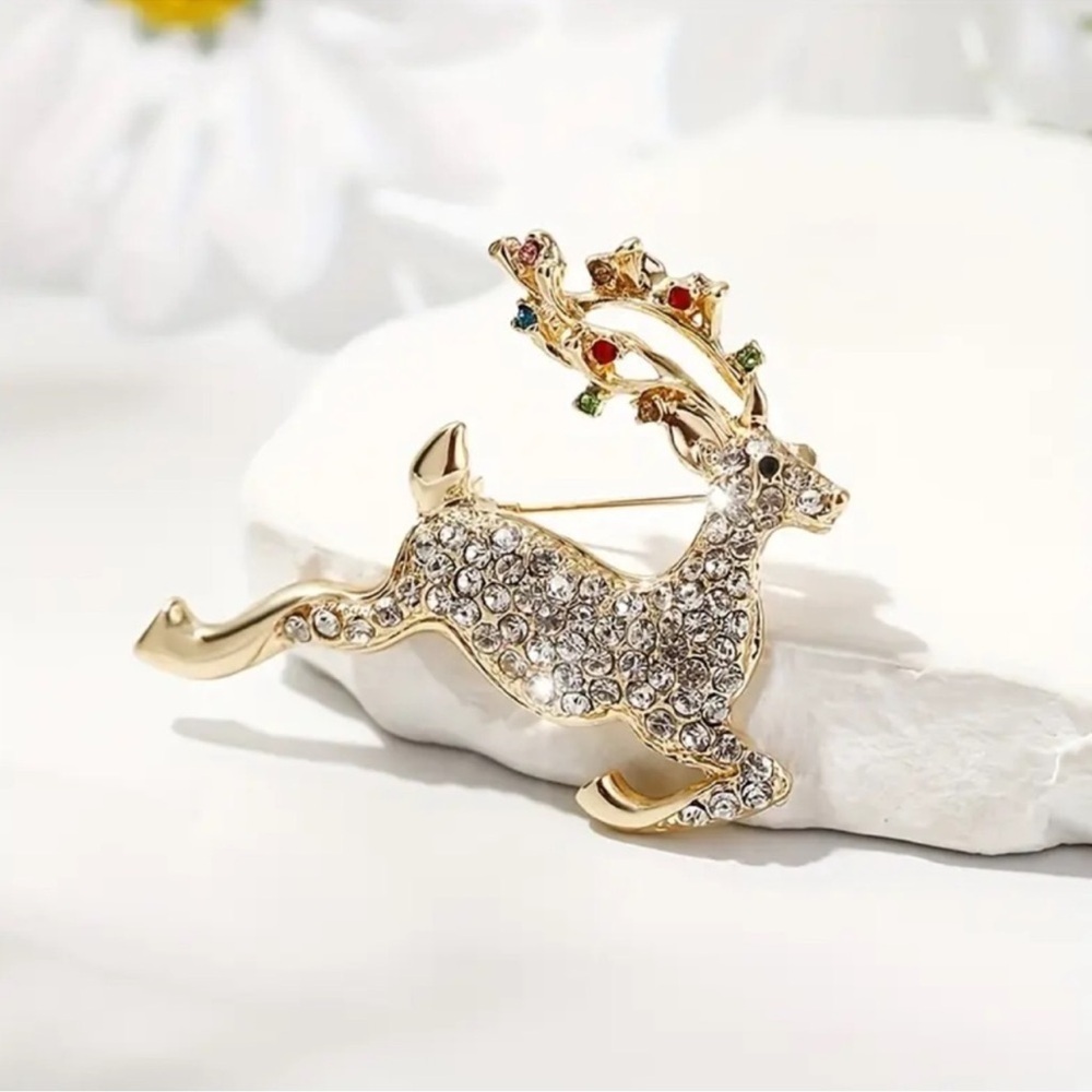 Luxury Rhinestone Reindeer Brooch Pin | Elegant Gold-Tone Holiday Jewelry 🦌 Deer - Picture 3 of 5